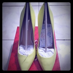 Guess Pumps